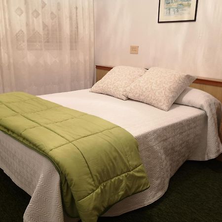 Hostal Vina Outes Buitenkant foto